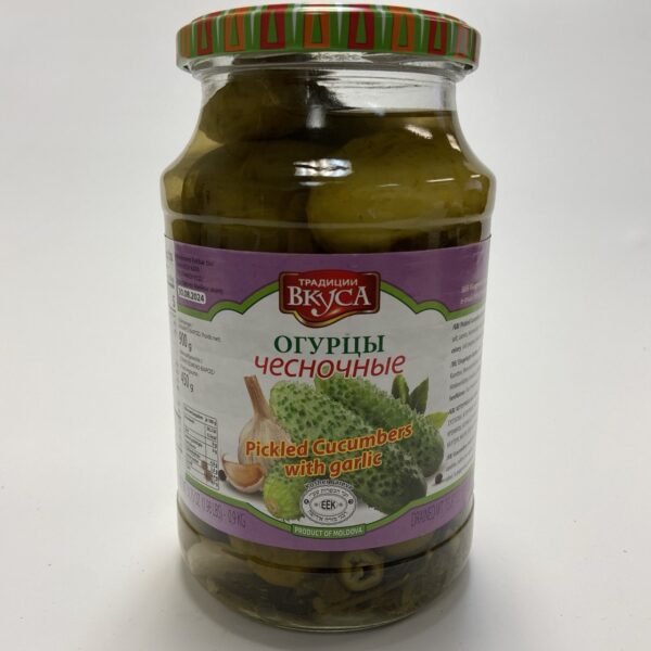 024-305 Traditsii Vkusa Pickled Cucumbers w/ Garlic "Crunchy" 12x 900g